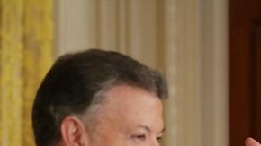 Santos (izq) recibió la advertencia desde el gobierno de Trump.