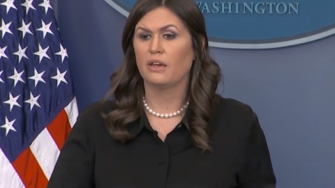 La portavoz Sarah Sanders dijo que el plan migratorio se dará a conocer el lunes.