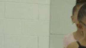 Sarai Arce padece una congénita enfermedad conocida como huesos de cristal.