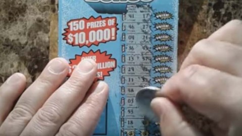 Foto ilustrativa de un tiquete de "scratch-off" (“rasque y gane”).