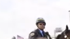 Un aficionado es arrestado antes del Eagles-Vikings. Captura YouTube/NJ.com