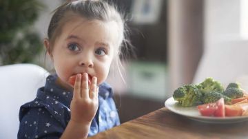 La publicidad dirigidas a los niños influyen en las preferencias alimenticias.
