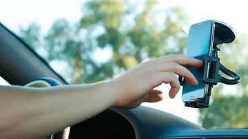 Mediante el uso del smartphone, la tecnología puede ser una aliada del conductor.