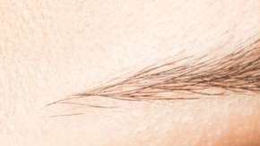 El maquillaje y la hidratación son el arma para batallar contra las ojeras.