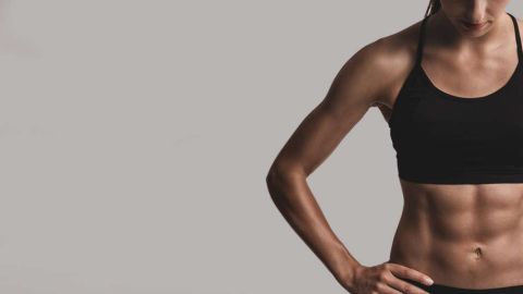 Tener un abdomen marcado no solo dependerá de hacer muchas abdominales.