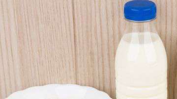 Algunos alimentos ricos en yodo son la leche, los huevos y el pescado.