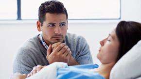 Muchas veces son las familias de los pacientes las que notan los primeros cambios en el estado de consciencia, porque pasan más tiempo con ellos.