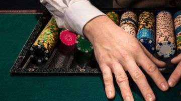 La incertidumbre es un elemento clave tanto en el póker como en la vida real, dice la experta.