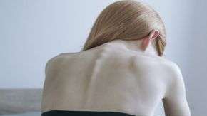 La gente con trastornos alimentarios pueden volverse muy herméticos en su afán por ocultar la dimensión de su problema.