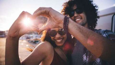 El amor es un sentimiento complejo que abarca una amplia gama de sensaciones.