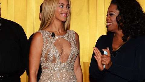 Beyoncé junto a Oprah Winfrey.
