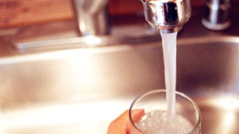 El LADWP asegura que tomar agua del grifo es saludable.