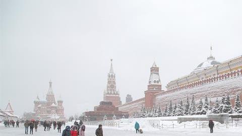 Nieve en la Plaza Roja, de Moscú, en Rusia, el 31 de enero.