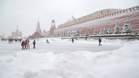 Nieve en la Plaza Roja, de Moscú, en Rusia, el 31 de enero.