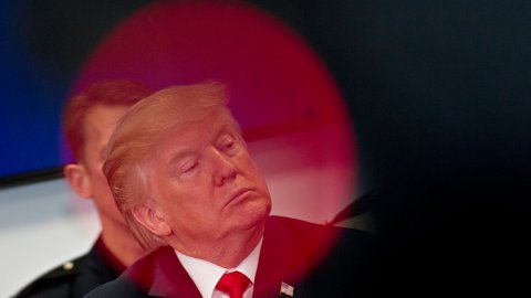 El presidente Trump apresura a demócratas a apoyar su plan migratorio.