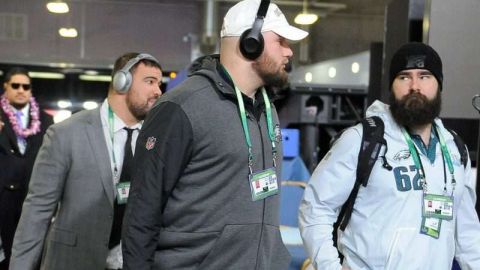 El tackle ofensivo de los Philadelphia Eagles Lane Johnson cuestionó la filosofía de los New England Patriots. (Foto: EFE/EPA/CRAIG LASSIG)