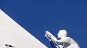 La escultura de un esquiador en el complejo Alpensia antes del inicio de los Juegos Olímpicos PyeongChang 2018. (Foto: EFE/BARBARA WALTON)