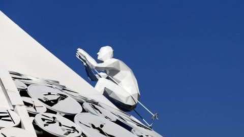 La escultura de un esquiador en el complejo Alpensia antes del inicio de los Juegos Olímpicos PyeongChang 2018. (Foto: EFE/BARBARA WALTON)