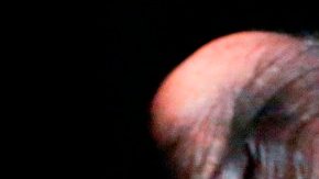 La diseñadora abrazó a su esposo Reinaldo Herrera al cierre de su última Semana de la Moda de Nueva York