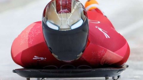 El surcoreano Yun Sungbin se llevó la medalla de oro del Skeleton de PyeongChang 2018, con su célebre casco del super héroe Ironman. (Foto: EFE/EPA/DIEGO AZUBEL)