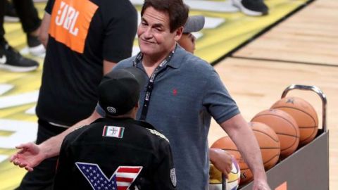 El dueño de los Dallas Mavericks Mark Cuban vuelve a retar a la NBA con sus declaraciones. (Foto: EFE/EPA/ANDREW GOMBERT)