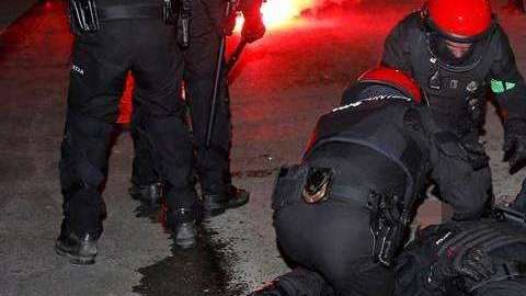 Un Ertzaina (Policía del País Vasco) perdió la vida durante los enfrentamientos