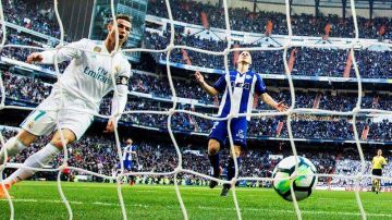 Real Madrid triunfó ante el Alavés de la mano de Cristiano Ronaldo en el Santiago Bernabéu. (Foto: EFE/EPA/RODRIGO JIMENEZ)