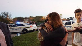 El plantel escolar sigue siendo una escena de crimen.