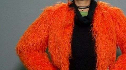 Gracias a la "fast fashion" las nuevas tendencias de moda pasan más rápidamente de las pasarelas a las tiendas.