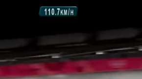 Emily Sweeney no pudo controlar el trineo y se impactó