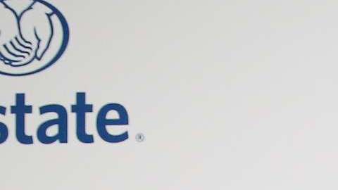 Gerardo Torrado, director deportivo de la selección mexicana, y Chris Klein, presidente del Galaxy, club que actúa como anfitrión del Tri para el juego del 28 de mayo contra Gales.