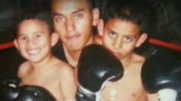 José Benavidez con sus dos hijos, José Jr. y David.