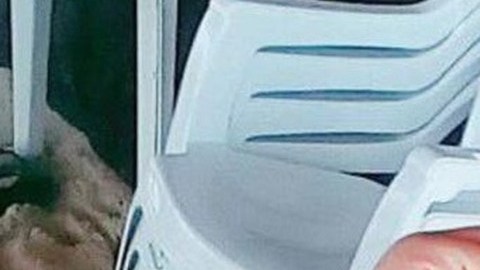 Parte del alisador se derritió en la cara de la brasileña.