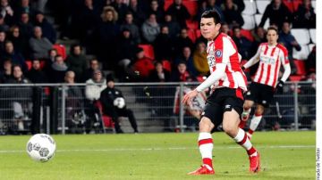 Hirving "Chucky" Lozano consiguió el gol del triunfo 1-0 de PSV sobre Excelsior