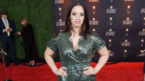 Dascha Polanco brilló en la alfombra roja del NFL Honors.