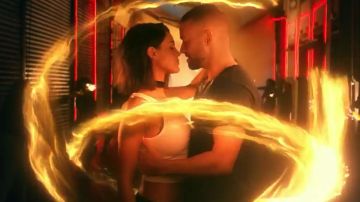 Eiza González en el video musical "Supplies" de Justin Timberlake