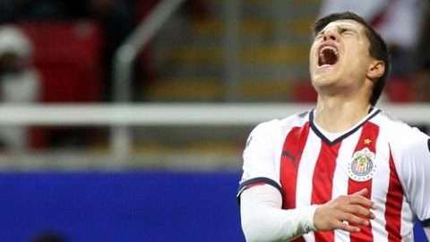 El Guadalajara, donde juega Alan Pulido parece caerse a pedazos y vivió una de sus peores noches ante su gente.