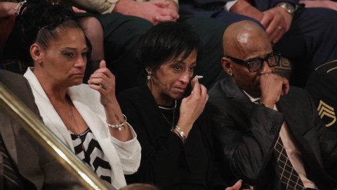 Evelyn Rodríguez (centro), cuando asistió al discurso del presidente Trump sobre el Estado de la Unión.,