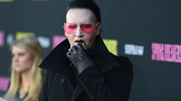 Marilyn Manson se entrega a la policía tras agresiones en concierto.