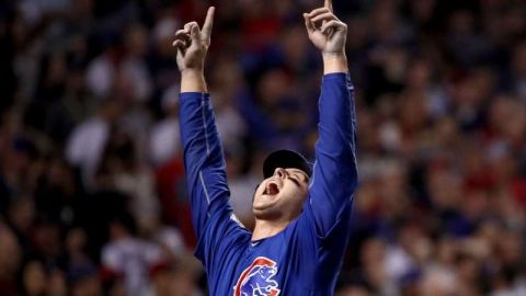 Anthony Rizzo durante el festejo de la Serie Mundial 2017 con los Cubs.