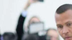 Jennifer Lopez al lado de  Alex Rodriguez.