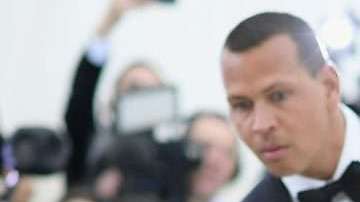 Jennifer Lopez al lado de  Alex Rodriguez.