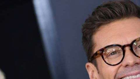 Ryan Seacrest fue acusado de acoso sexual.