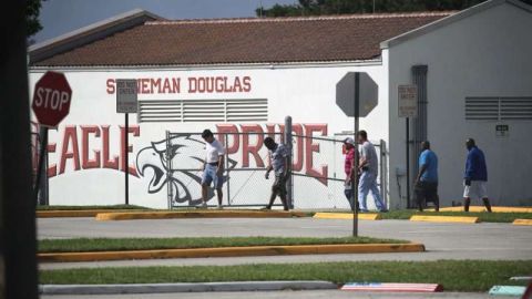 El emblema de los equipos deportivos de la secundaria Marjory Stoneman Douglas serán portados por los equipos de las Ligas Mayores en sus pretemporadas.  (Foto: Joe Raedle/Getty Images)