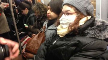 Si ya está enfermo con el flu y por alguna razón se ve obligado a tomar el Subway, póngase una máscara para taparse la boca.
