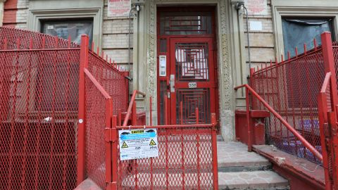 Edificio en remodelacion en el 558 Oeste de la Calle 151 en Manhattan. Alcalde anunciara la lista de caseros que cuentan con serias vilaciones del codigo de seguridad y salud.