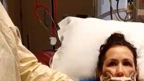 La mujer no daba crédito que estuviera respirando por ella sola.