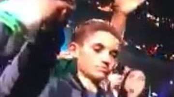 El momento en que el niño parece ignorar a Justin Timberlake durante el espectáculo de medio tiempo del Super Bowl.