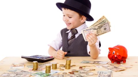 Los menores que con juegos aprenden, desde temprana edad, el valor del dinero y cómo gestionar ingresos y gastos de manera inteligente, están más preparados para manejar sus finanzas eficientemente en el futuro, aseguran los expertos en desarrollo humano.