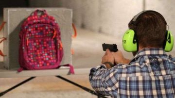 Tras el tiroteo de Sandy Hook muchas empresas se han dedicado a crear mochilas a pruebas de balas.